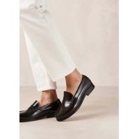 ALOHAS Rivet Leather Loafers in - Coffee Brown