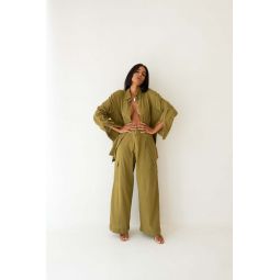 KOE BUTTON UP - Olive