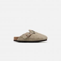 wmns boston soft footbed suede