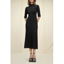 Sleek Plissee Dress - Black