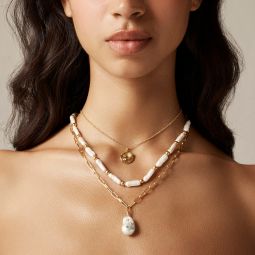 Layered pearl pendant necklace