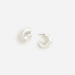 Curved hoop earrings