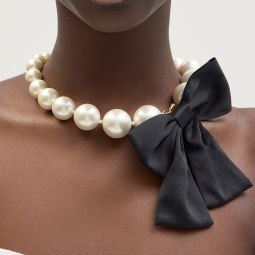 Pearl bow necklace