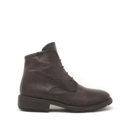 laced boots - brown