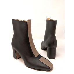 10.5 Jayne Black and Taupe Apple Leather boot - Black/Taupe