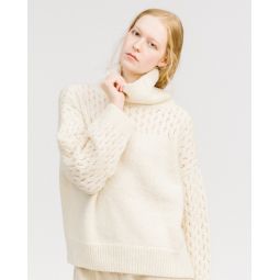 Lace sleeve turtleneck - white