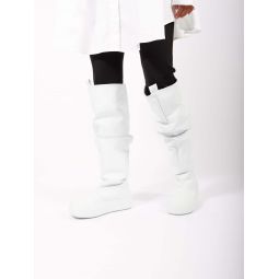 Fisherman Boot in Cracked White by YUME YUME