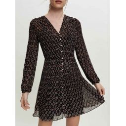 All-over pleat dress with buttons