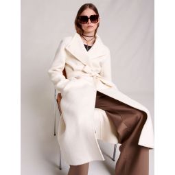 Mid-length coat with tie fastening